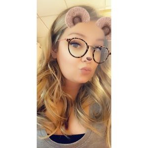 Meet your Posher, Lyna